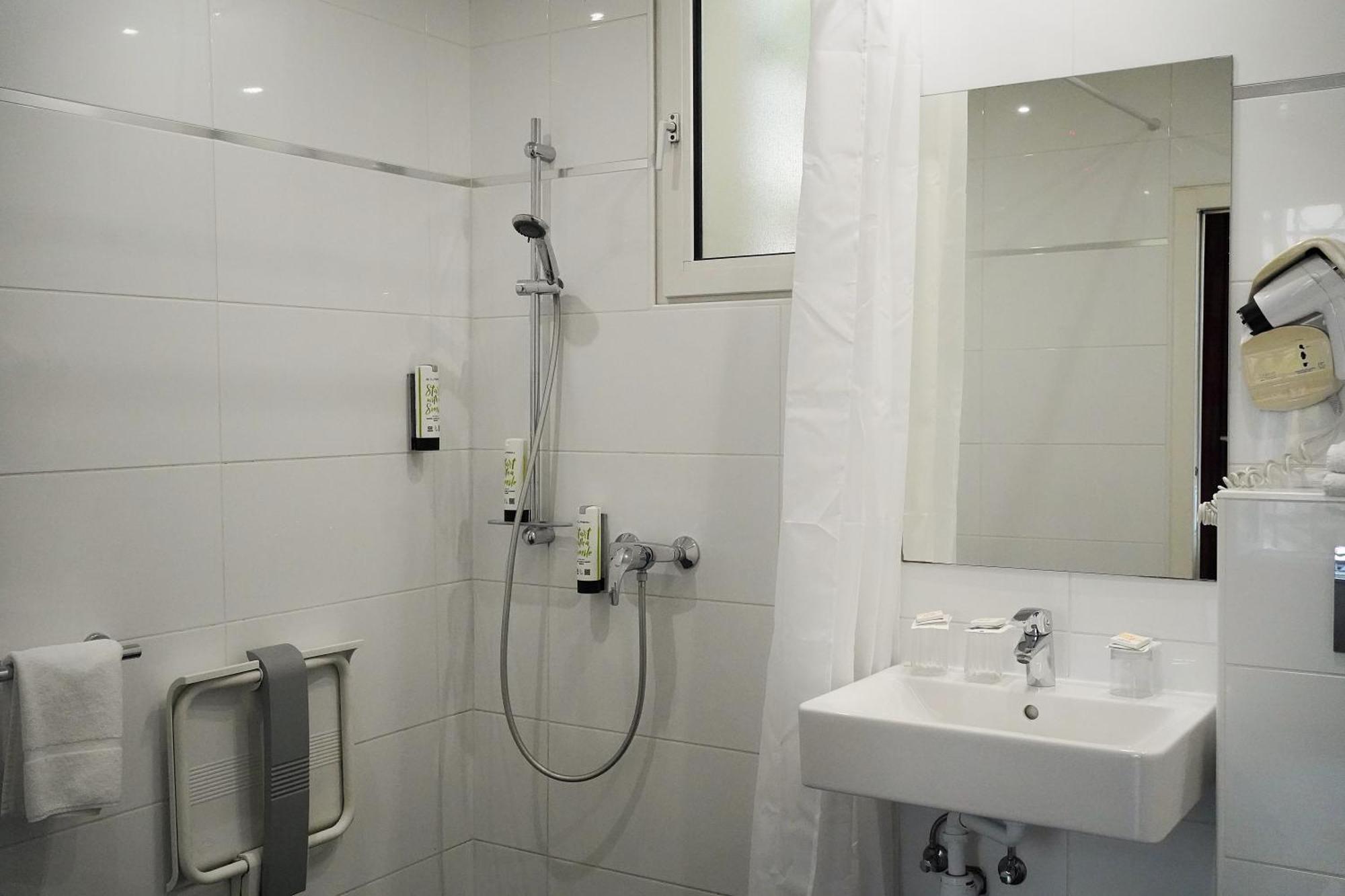 Hotel Gabriel Issy Paris Bagian luar foto